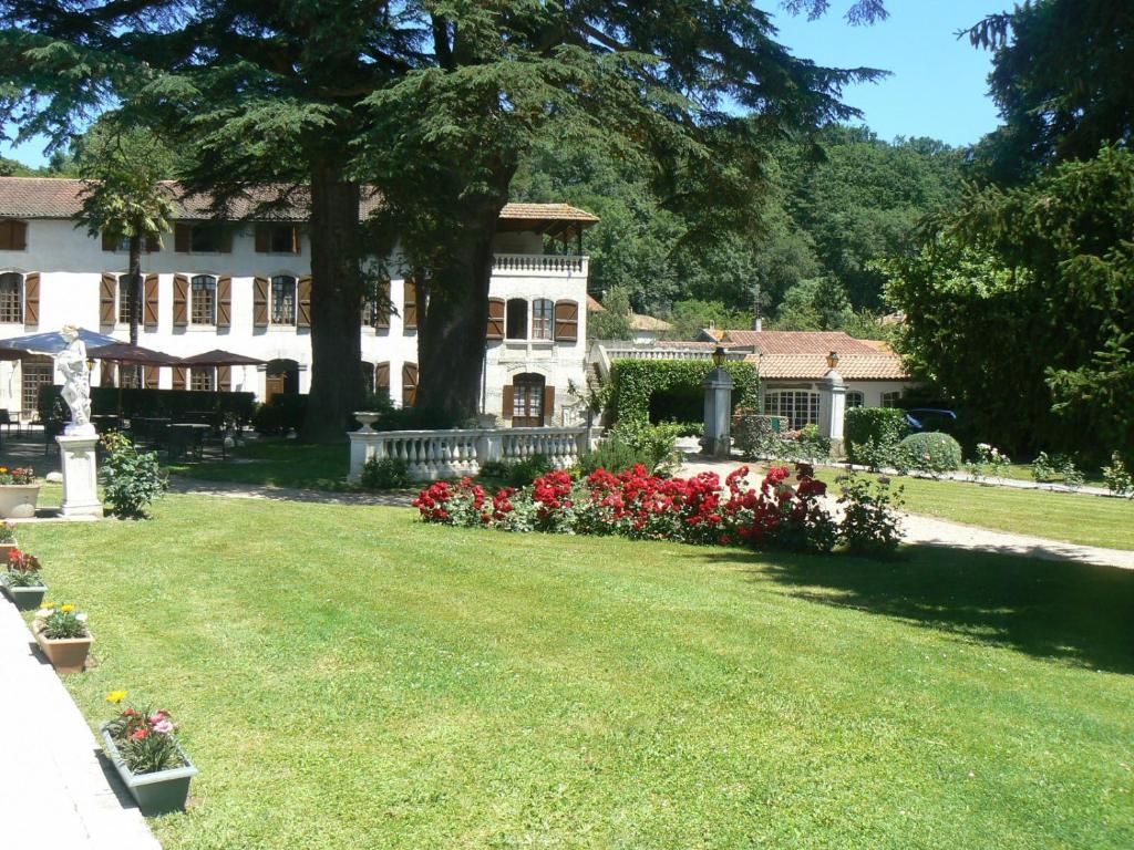 Hostellerie Des Cedres Villeneuve-de-Rivière Exterior foto